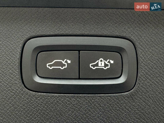 Серый Вольво ХС90, объемом двигателя 1.97 л и пробегом 127 тыс. км за 47900 $, фото 48 на Automoto.ua