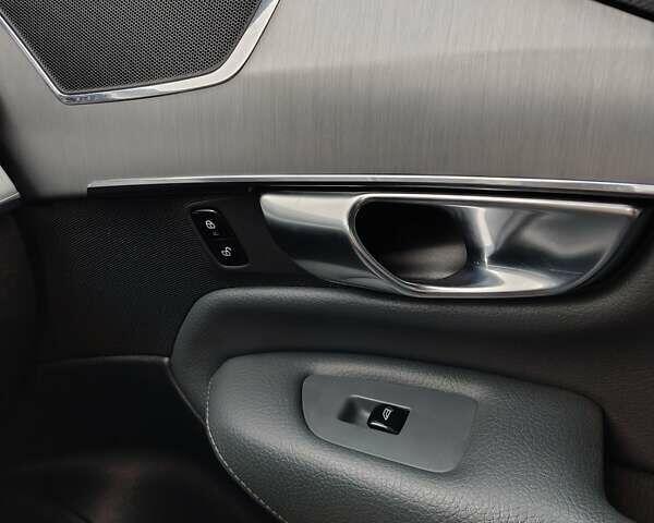 Сірий Вольво ХС90, об'ємом двигуна 1.97 л та пробігом 154 тис. км за 41000 $, фото 9 на Automoto.ua