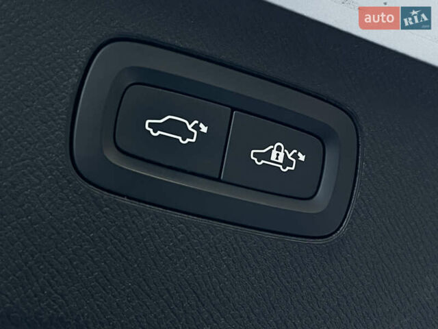 Серый Вольво ХС90, объемом двигателя 1.97 л и пробегом 159 тыс. км за 38999 $, фото 12 на Automoto.ua