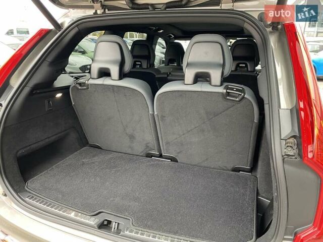 Серый Вольво ХС90, объемом двигателя 1.97 л и пробегом 42 тыс. км за 54000 $, фото 10 на Automoto.ua