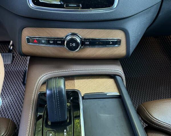 Сірий Вольво ХС90, об'ємом двигуна 1.97 л та пробігом 99 тис. км за 57500 $, фото 10 на Automoto.ua