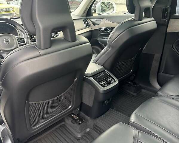 Вольво ХС90 2021 в Киеве на Automoto.ua Серый Вольво ХС90, объемом двигателя 1.97 л и пробегом 48 тыс. км за 56000 $, фото 20 на Automoto.ua