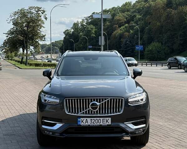 Вольво ХС90 2021 в Киеве на Automoto.ua Серый Вольво ХС90, объемом двигателя 1.97 л и пробегом 56 тыс. км за 53000 $, фото 2 на Automoto.ua