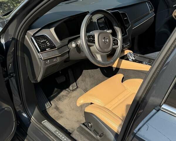 Вольво ХС90 2021 в Киеве на Automoto.ua Серый Вольво ХС90, объемом двигателя 1.97 л и пробегом 56 тыс. км за 53000 $, фото 13 на Automoto.ua