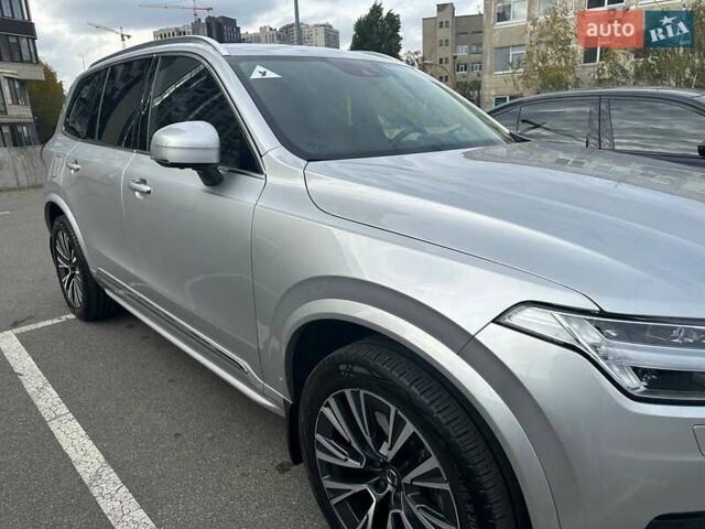 Вольво ХС90 2021 в Киеве на Automoto.ua Серый Вольво ХС90, объемом двигателя 1.97 л и пробегом 48 тыс. км за 56000 $, фото 4 на Automoto.ua