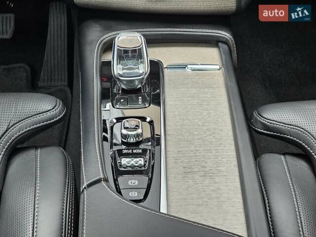 Серый Вольво ХС90, объемом двигателя 1.97 л и пробегом 100 тыс. км за 47777 $, фото 71 на Automoto.ua