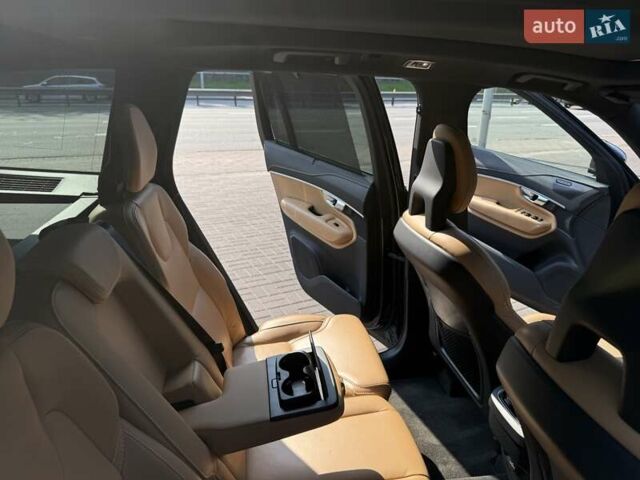 Вольво ХС90 2021 в Киеве на Automoto.ua Серый Вольво ХС90, объемом двигателя 1.97 л и пробегом 56 тыс. км за 53000 $, фото 25 на Automoto.ua