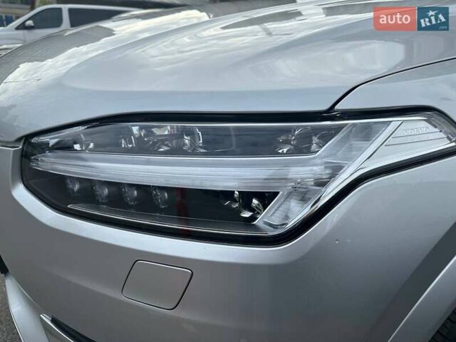 Вольво ХС90 2021 в Киеве на Automoto.ua Серый Вольво ХС90, объемом двигателя 1.97 л и пробегом 48 тыс. км за 56000 $, фото 8 на Automoto.ua