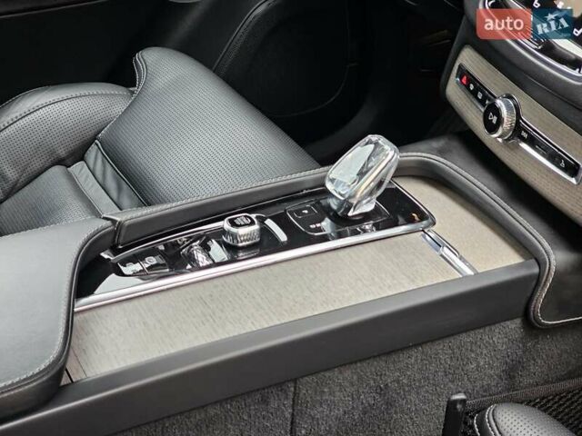 Серый Вольво ХС90, объемом двигателя 1.97 л и пробегом 100 тыс. км за 47777 $, фото 84 на Automoto.ua