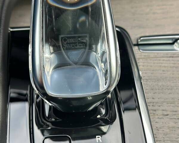 Вольво ХС90 2021 в Киеве на Automoto.ua Серый Вольво ХС90, объемом двигателя 1.97 л и пробегом 48 тыс. км за 56000 $, фото 17 на Automoto.ua