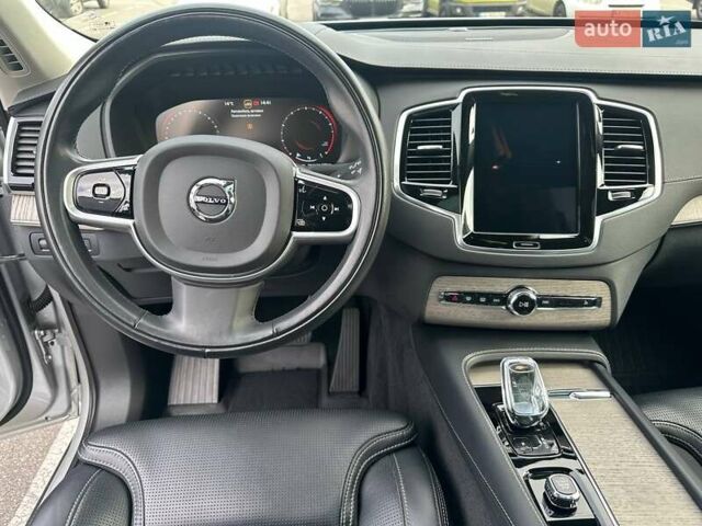 Вольво ХС90 2021 в Киеве на Automoto.ua Серый Вольво ХС90, объемом двигателя 1.97 л и пробегом 48 тыс. км за 56000 $, фото 12 на Automoto.ua