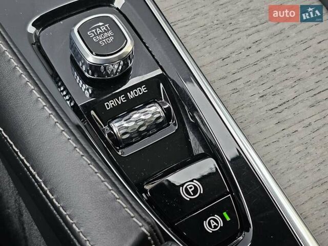 Серый Вольво ХС90, объемом двигателя 1.97 л и пробегом 100 тыс. км за 47777 $, фото 75 на Automoto.ua