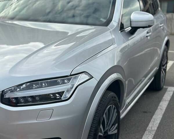 Вольво ХС90 2021 в Киеве на Automoto.ua Серый Вольво ХС90, объемом двигателя 1.97 л и пробегом 48 тыс. км за 56000 $, фото 1 на Automoto.ua