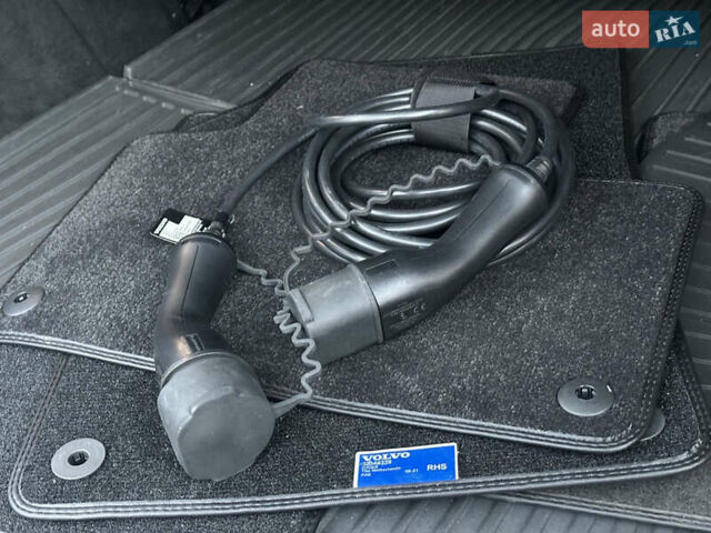 Вольво ХС90 2021 в Киеве на Automoto.ua Серый Вольво ХС90, объемом двигателя 2 л и пробегом 9 тыс. км за 63000 $, фото 22 на Automoto.ua