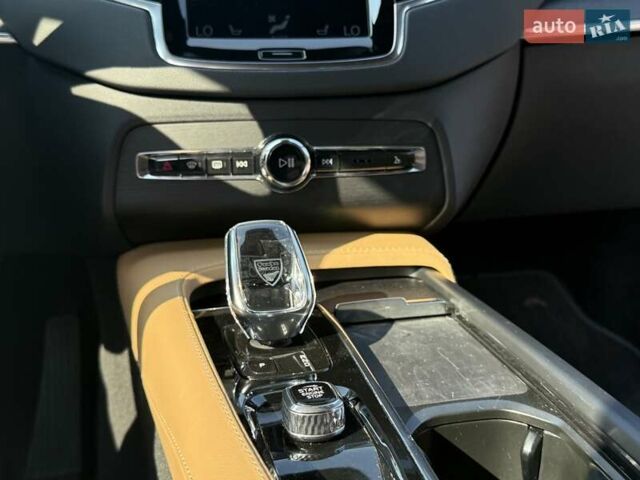 Вольво ХС90 2021 в Киеве на Automoto.ua Серый Вольво ХС90, объемом двигателя 1.97 л и пробегом 56 тыс. км за 53000 $, фото 17 на Automoto.ua