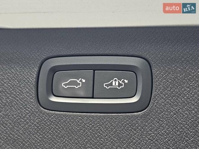 Серый Вольво ХС90, объемом двигателя 1.97 л и пробегом 100 тыс. км за 47777 $, фото 21 на Automoto.ua