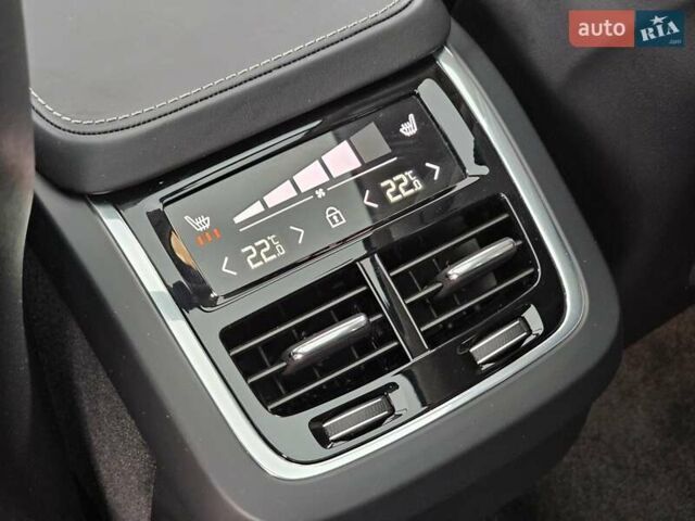 Серый Вольво ХС90, объемом двигателя 1.97 л и пробегом 100 тыс. км за 47777 $, фото 95 на Automoto.ua