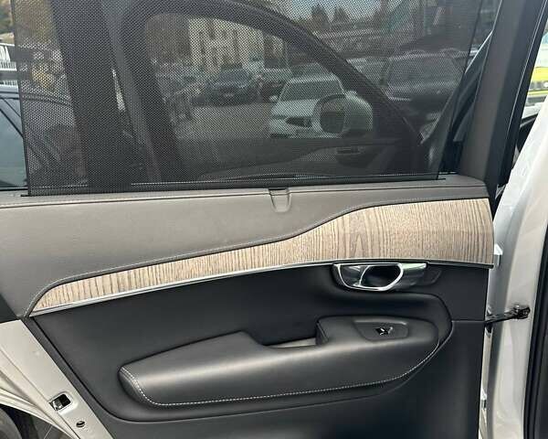 Вольво ХС90 2021 в Киеве на Automoto.ua Серый Вольво ХС90, объемом двигателя 1.97 л и пробегом 48 тыс. км за 56000 $, фото 19 на Automoto.ua