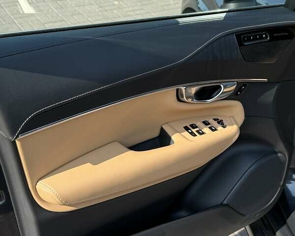 Вольво ХС90 2021 в Киеве на Automoto.ua Серый Вольво ХС90, объемом двигателя 1.97 л и пробегом 56 тыс. км за 53000 $, фото 14 на Automoto.ua