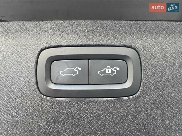 Серый Вольво ХС90, объемом двигателя 1.97 л и пробегом 121 тыс. км за 45360 $, фото 11 на Automoto.ua