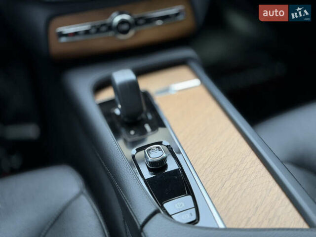 Серый Вольво ХС90, объемом двигателя 2 л и пробегом 27 тыс. км за 52000 $, фото 10 на Automoto.ua