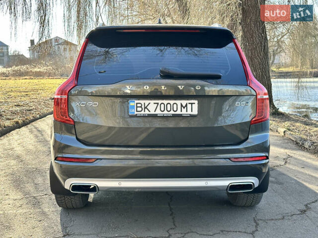 Серый Вольво ХС90, объемом двигателя 1.97 л и пробегом 103 тыс. км за 39999 $, фото 3 на Automoto.ua