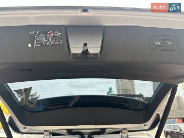 Вольво ХС90 2021 в Киеве на Automoto.ua Серый Вольво ХС90, объемом двигателя 1.97 л и пробегом 48 тыс. км за 56000 $, фото 23 на Automoto.ua