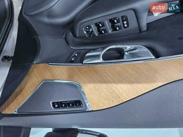 Сірий Вольво ХС90, об'ємом двигуна 1.97 л та пробігом 41 тис. км за 51999 $, фото 25 на Automoto.ua