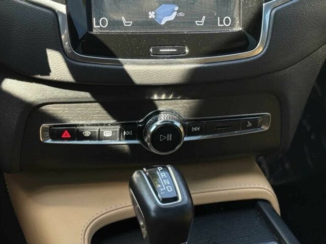 Сірий Вольво ХС90, об'ємом двигуна 2 л та пробігом 15 тис. км за 10500 $, фото 10 на Automoto.ua