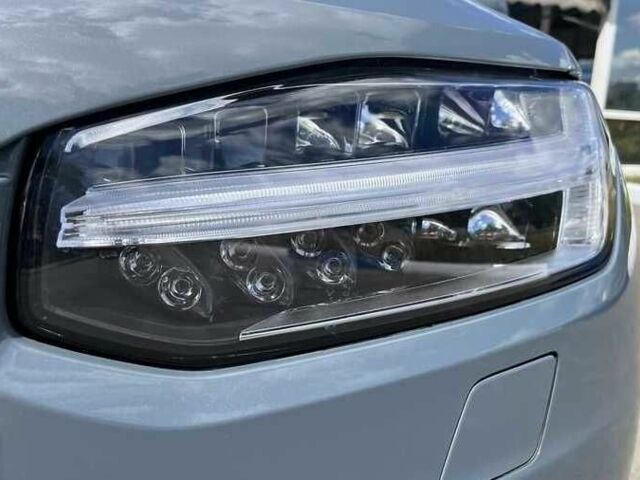 Серый Вольво ХС90, объемом двигателя 2 л и пробегом 40 тыс. км за 33000 $, фото 2 на Automoto.ua