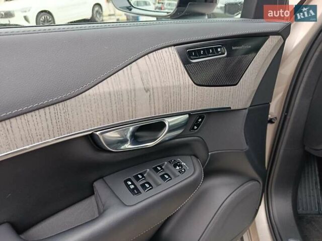 Вольво ХС90 2022 в Киеве на Automoto.ua Серый Вольво ХС90, объемом двигателя 1.97 л и пробегом 51 тыс. км за 57900 $, фото 15 на Automoto.ua