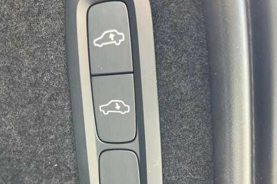 Серый Вольво ХС90, объемом двигателя 2 л и пробегом 40 тыс. км за 33000 $, фото 22 на Automoto.ua