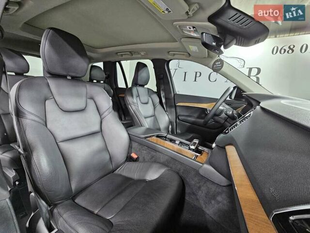 Сірий Вольво ХС90, об'ємом двигуна 1.97 л та пробігом 41 тис. км за 51999 $, фото 5 на Automoto.ua