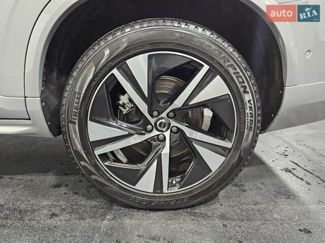 Сірий Вольво ХС90, об'ємом двигуна 1.97 л та пробігом 41 тис. км за 51999 $, фото 43 на Automoto.ua