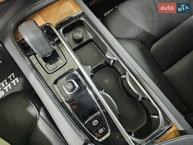 Сірий Вольво ХС90, об'ємом двигуна 1.97 л та пробігом 41 тис. км за 51999 $, фото 28 на Automoto.ua