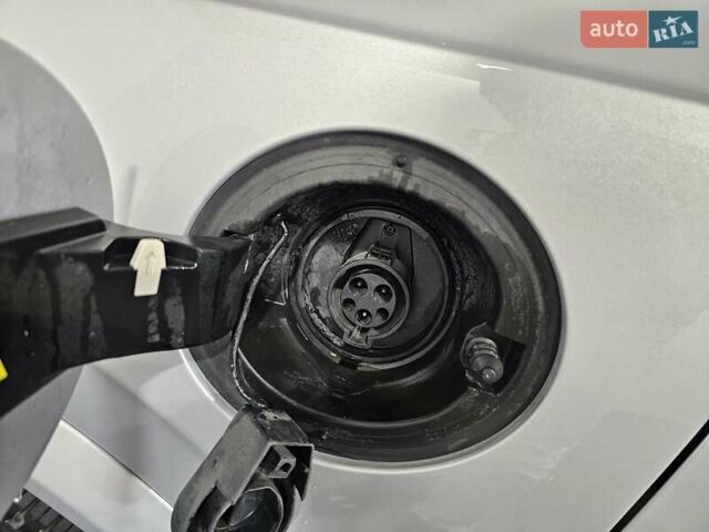 Сірий Вольво ХС90, об'ємом двигуна 1.97 л та пробігом 41 тис. км за 51999 $, фото 42 на Automoto.ua