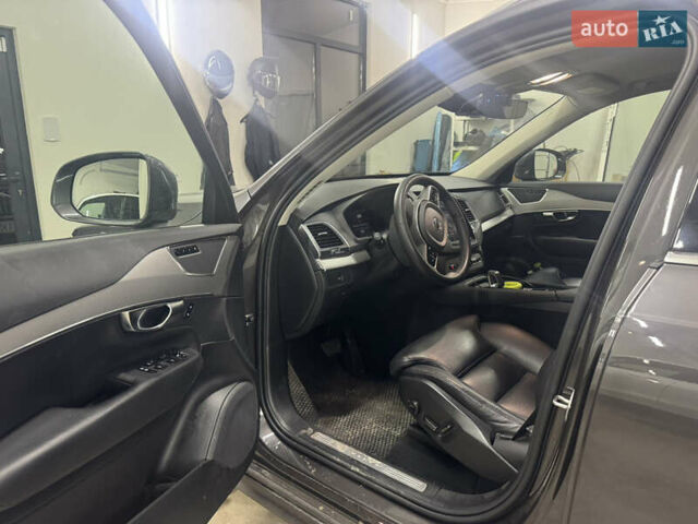 Серый Вольво ХС90, объемом двигателя 1.97 л и пробегом 122 тыс. км за 41000 $, фото 3 на Automoto.ua