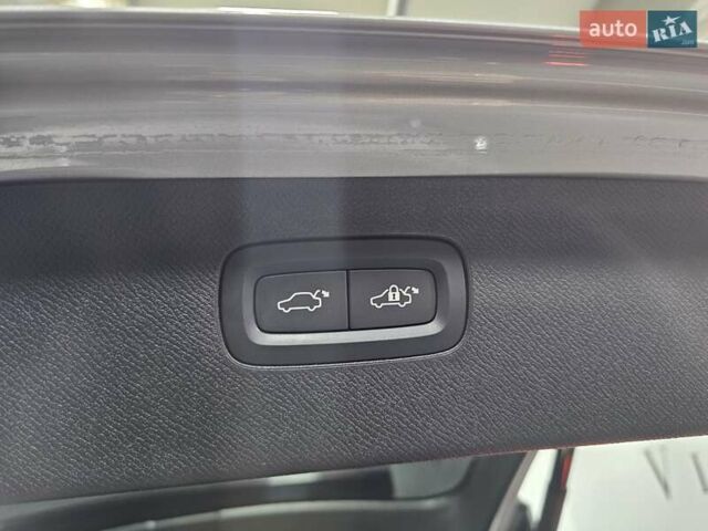 Сірий Вольво ХС90, об'ємом двигуна 1.97 л та пробігом 41 тис. км за 51999 $, фото 12 на Automoto.ua