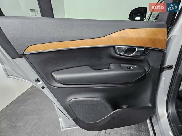 Сірий Вольво ХС90, об'ємом двигуна 1.97 л та пробігом 41 тис. км за 51999 $, фото 15 на Automoto.ua