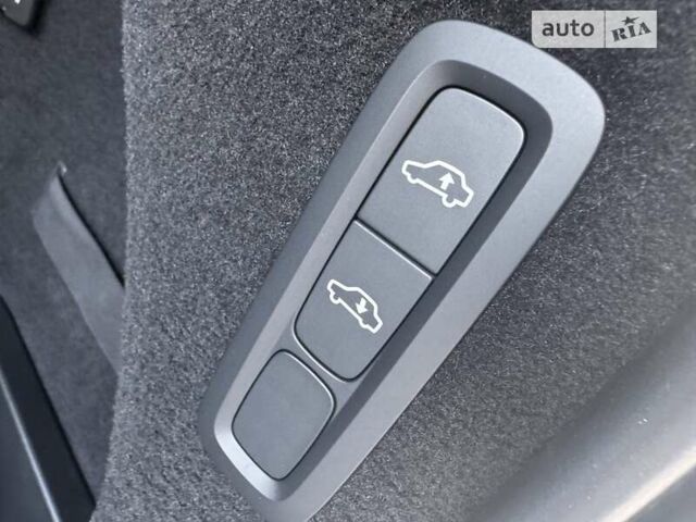 Серый Вольво ХС90, объемом двигателя 2 л и пробегом 14 тыс. км за 69333 $, фото 10 на Automoto.ua