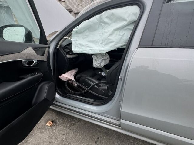 Сірий Вольво ХС90, об'ємом двигуна 2 л та пробігом 80 тис. км за 12500 $, фото 9 на Automoto.ua