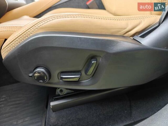 Сірий Вольво ХС90, об'ємом двигуна 1.97 л та пробігом 21 тис. км за 62000 $, фото 15 на Automoto.ua