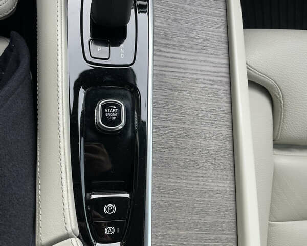 Серый Вольво ХС90, объемом двигателя 2 л и пробегом 65 тыс. км за 62400 $, фото 30 на Automoto.ua