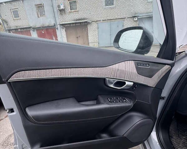 Серый Вольво ХС90, объемом двигателя 2 л и пробегом 80 тыс. км за 12500 $, фото 14 на Automoto.ua