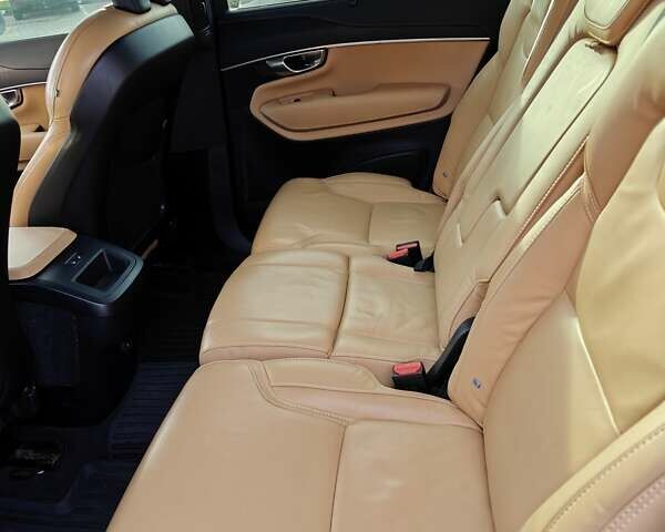 Сірий Вольво ХС90, об'ємом двигуна 1.97 л та пробігом 21 тис. км за 62000 $, фото 21 на Automoto.ua