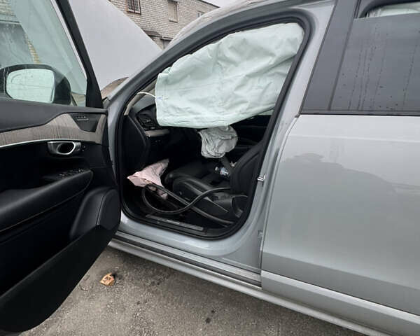 Серый Вольво ХС90, объемом двигателя 2 л и пробегом 80 тыс. км за 12500 $, фото 6 на Automoto.ua