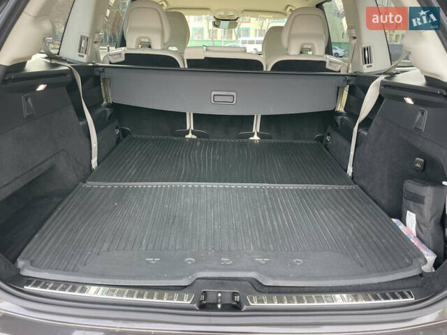 Серый Вольво ХС90, объемом двигателя 2 л и пробегом 65 тыс. км за 62400 $, фото 34 на Automoto.ua