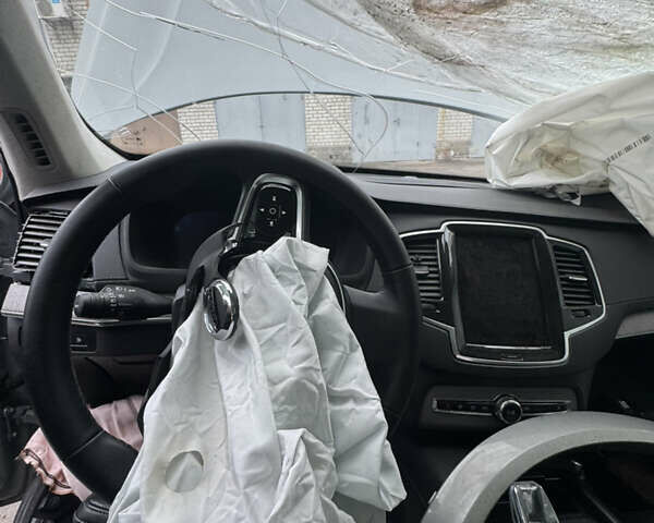 Серый Вольво ХС90, объемом двигателя 2 л и пробегом 80 тыс. км за 12500 $, фото 10 на Automoto.ua