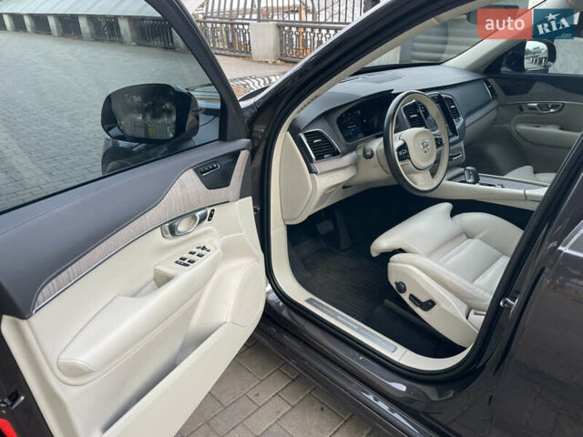 Серый Вольво ХС90, объемом двигателя 2 л и пробегом 65 тыс. км за 62400 $, фото 17 на Automoto.ua