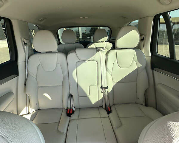 Серый Вольво ХС90, объемом двигателя 1.97 л и пробегом 12 тыс. км за 60500 $, фото 4 на Automoto.ua